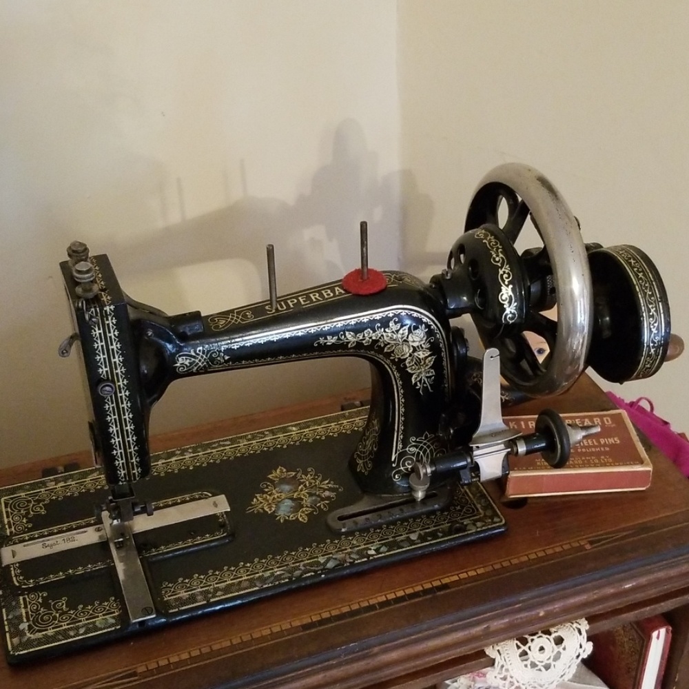 VINTAGE SEWING MACHINE COLLECTION